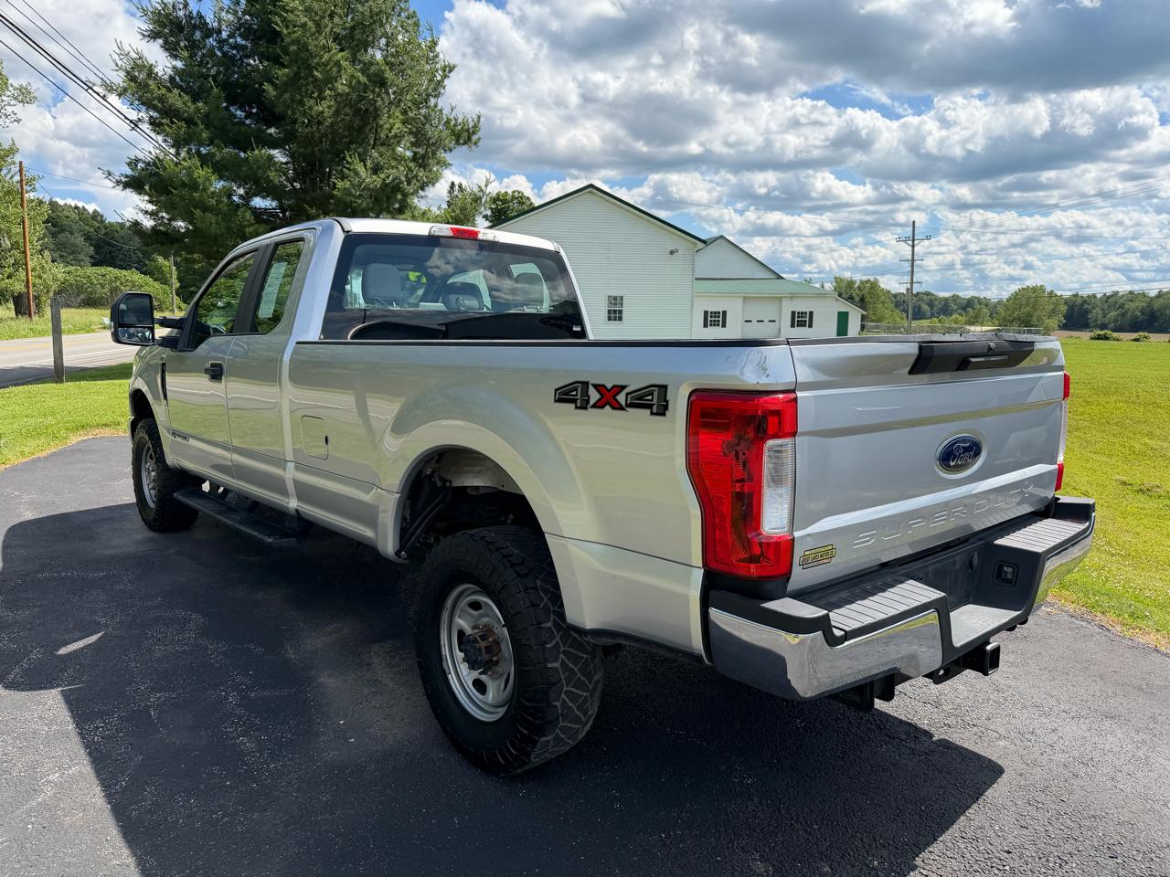 Ford Super Duty F-350 SRW XL 4WD SuperCab 8' Box 2019