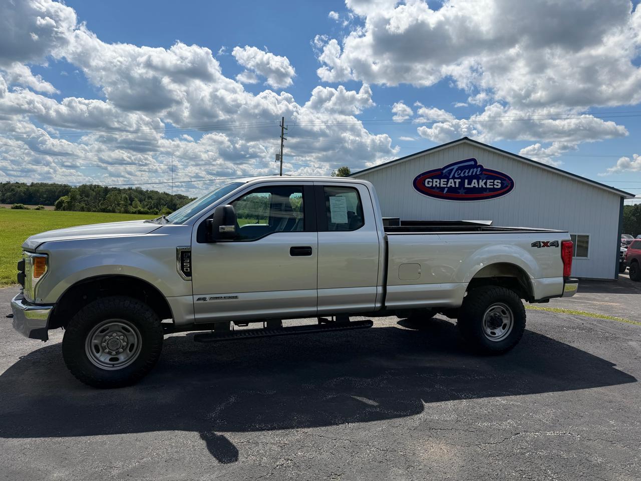 Ford Super Duty F-350 SRW XL 4WD SuperCab 8' Box 2019