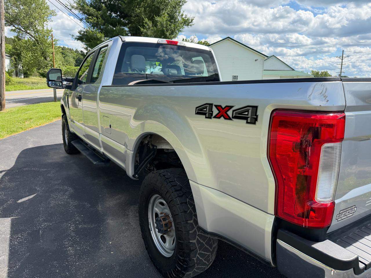 Ford Super Duty F-350 SRW XL 4WD SuperCab 8' Box 2019