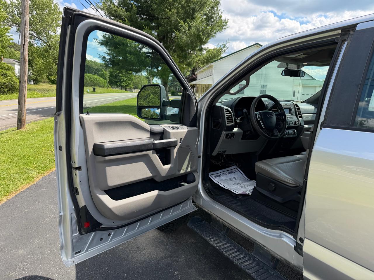 Ford Super Duty F-350 SRW XL 4WD SuperCab 8' Box 2019