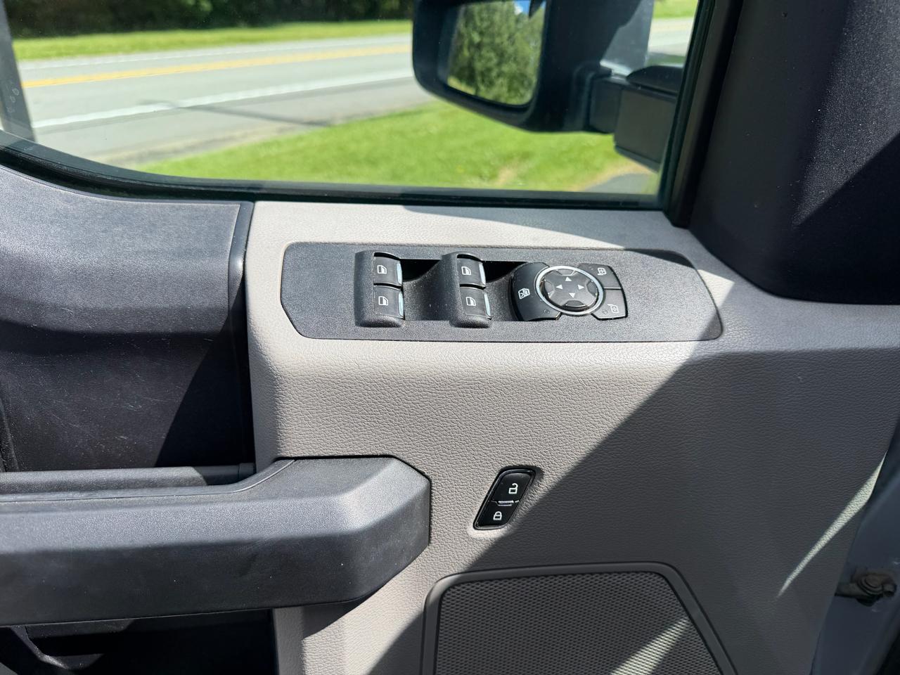 Ford Super Duty F-350 SRW XL 4WD SuperCab 8' Box 2019