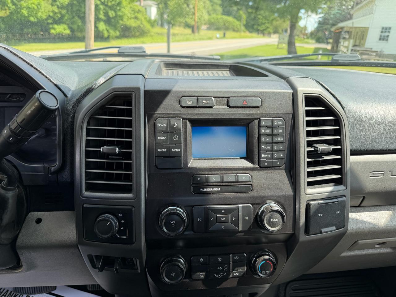 Ford Super Duty F-350 SRW XL 4WD SuperCab 8' Box 2019