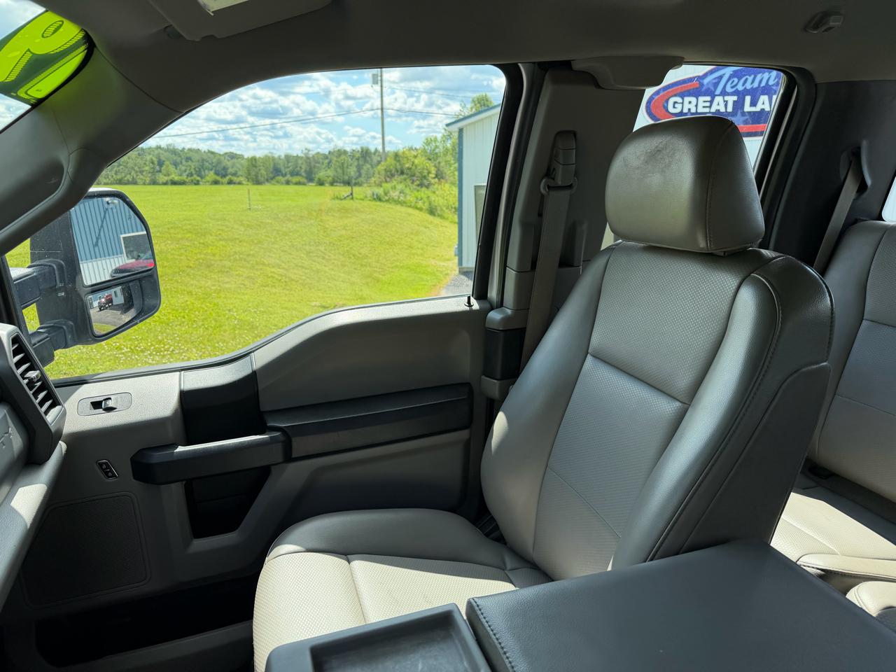 Ford Super Duty F-350 SRW XL 4WD SuperCab 8' Box 2019