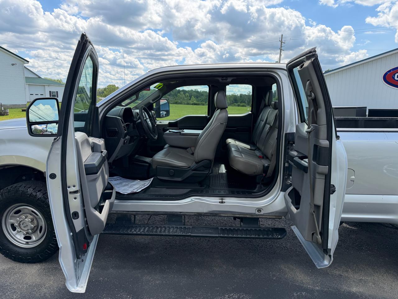 Ford Super Duty F-350 SRW XL 4WD SuperCab 8' Box 2019