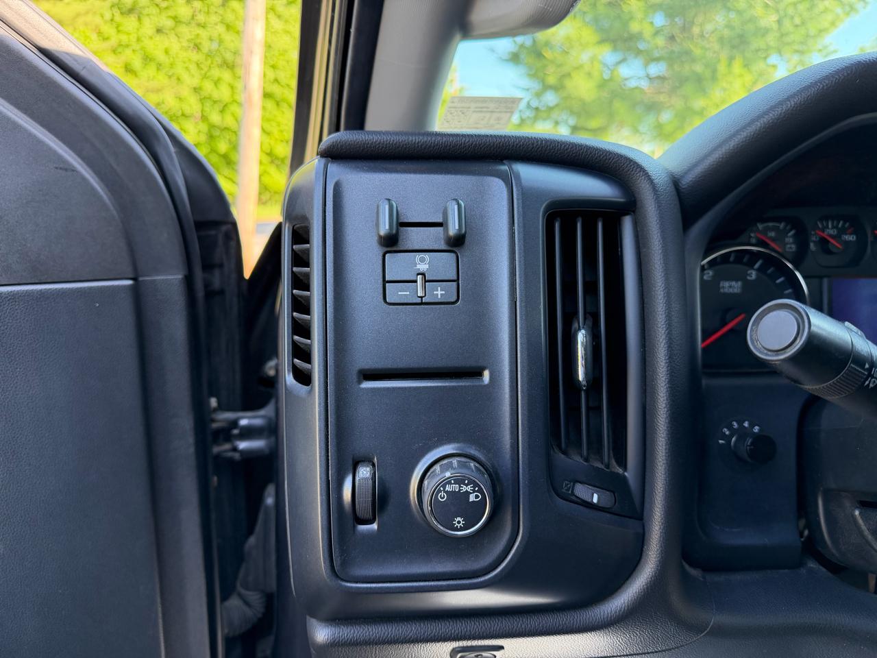 Chevrolet Silverado 2500HD Built After Aug 14 4WD Crew Cab 153.7" Work Truck 2015