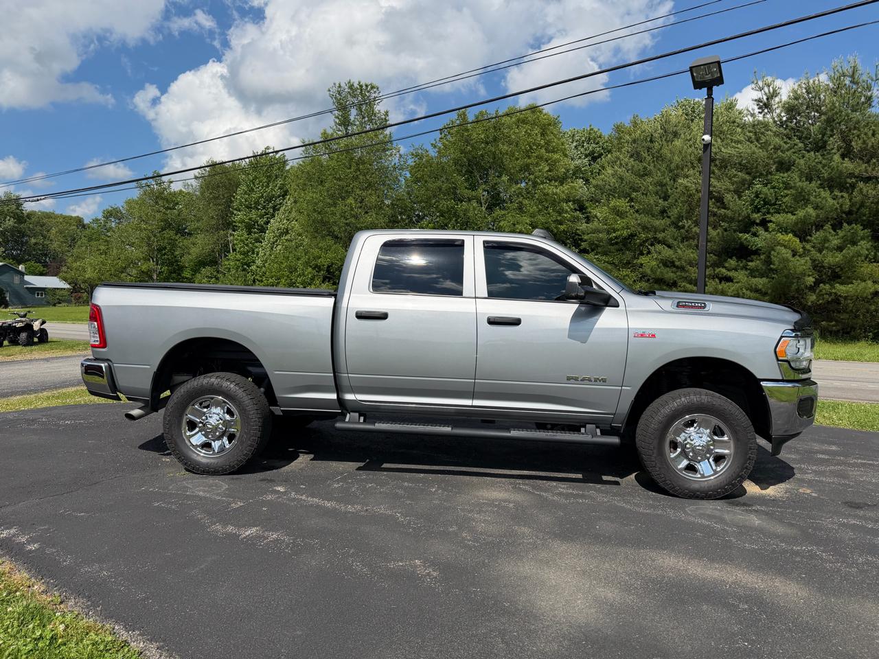 RAM 2500 Tradesman 4x4 Crew Cab 6'4" Box 2021