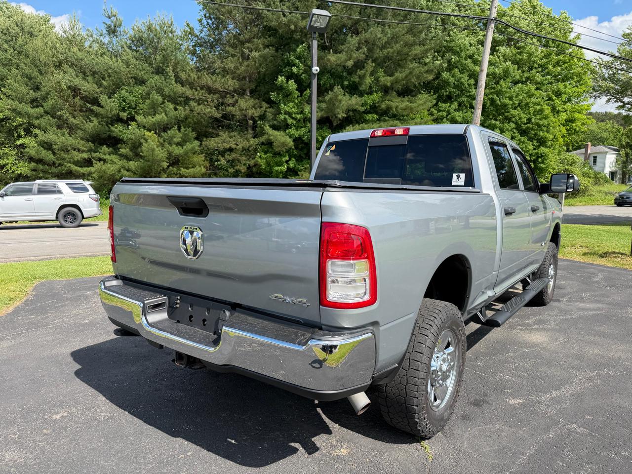 RAM 2500 Tradesman 4x4 Crew Cab 6'4" Box 2021