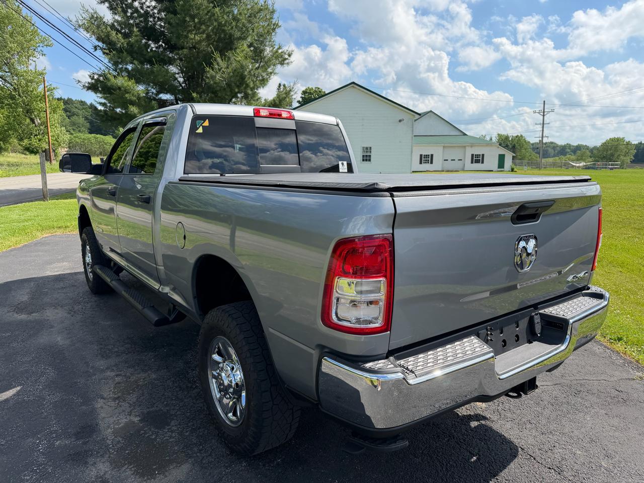 RAM 2500 Tradesman 4x4 Crew Cab 6'4" Box 2021