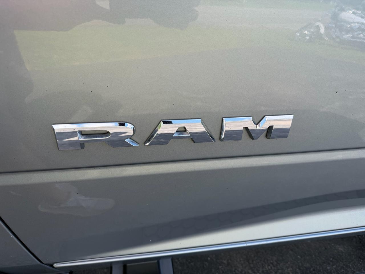 RAM 2500 Tradesman 4x4 Crew Cab 6'4" Box 2021