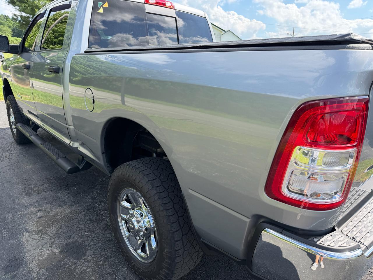 RAM 2500 Tradesman 4x4 Crew Cab 6'4" Box 2021