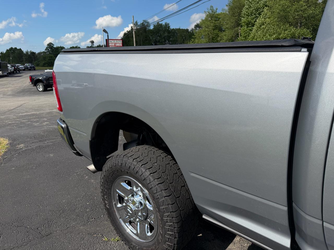 RAM 2500 Tradesman 4x4 Crew Cab 6'4" Box 2021