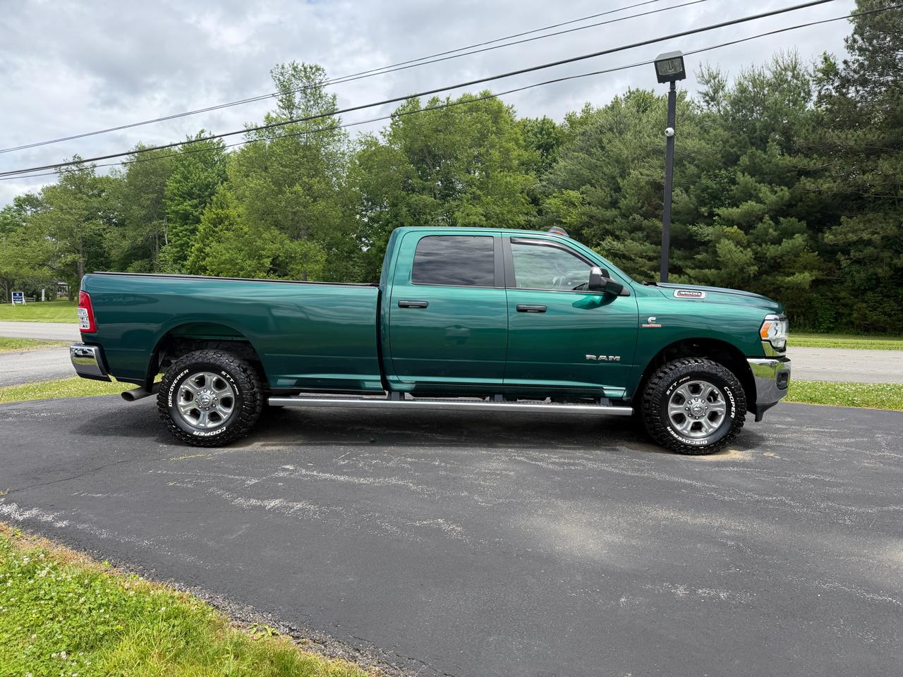 RAM 3500 Big Horn 4x4 Crew Cab 8' Box 2022