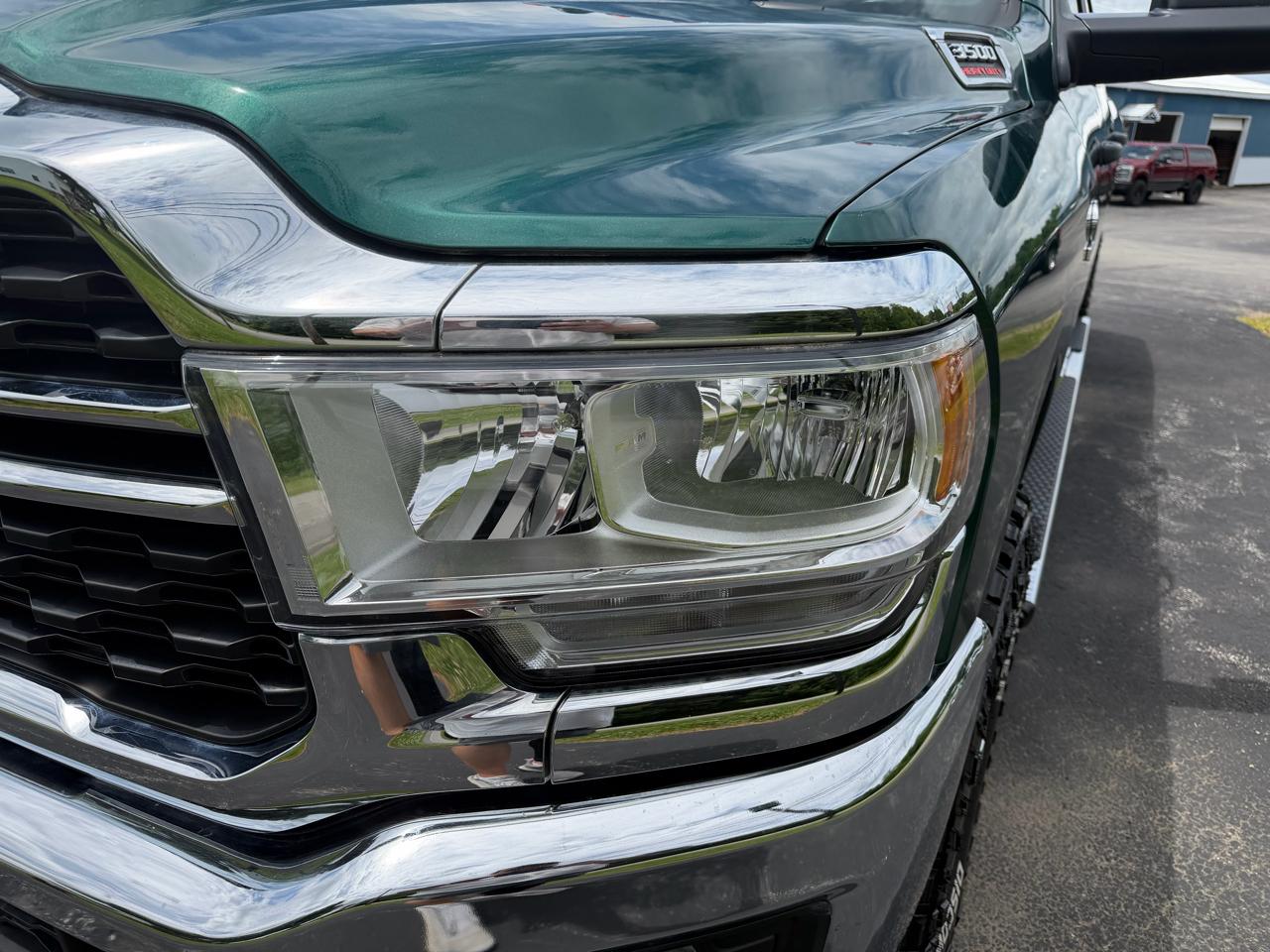 RAM 3500 Big Horn 4x4 Crew Cab 8' Box 2022