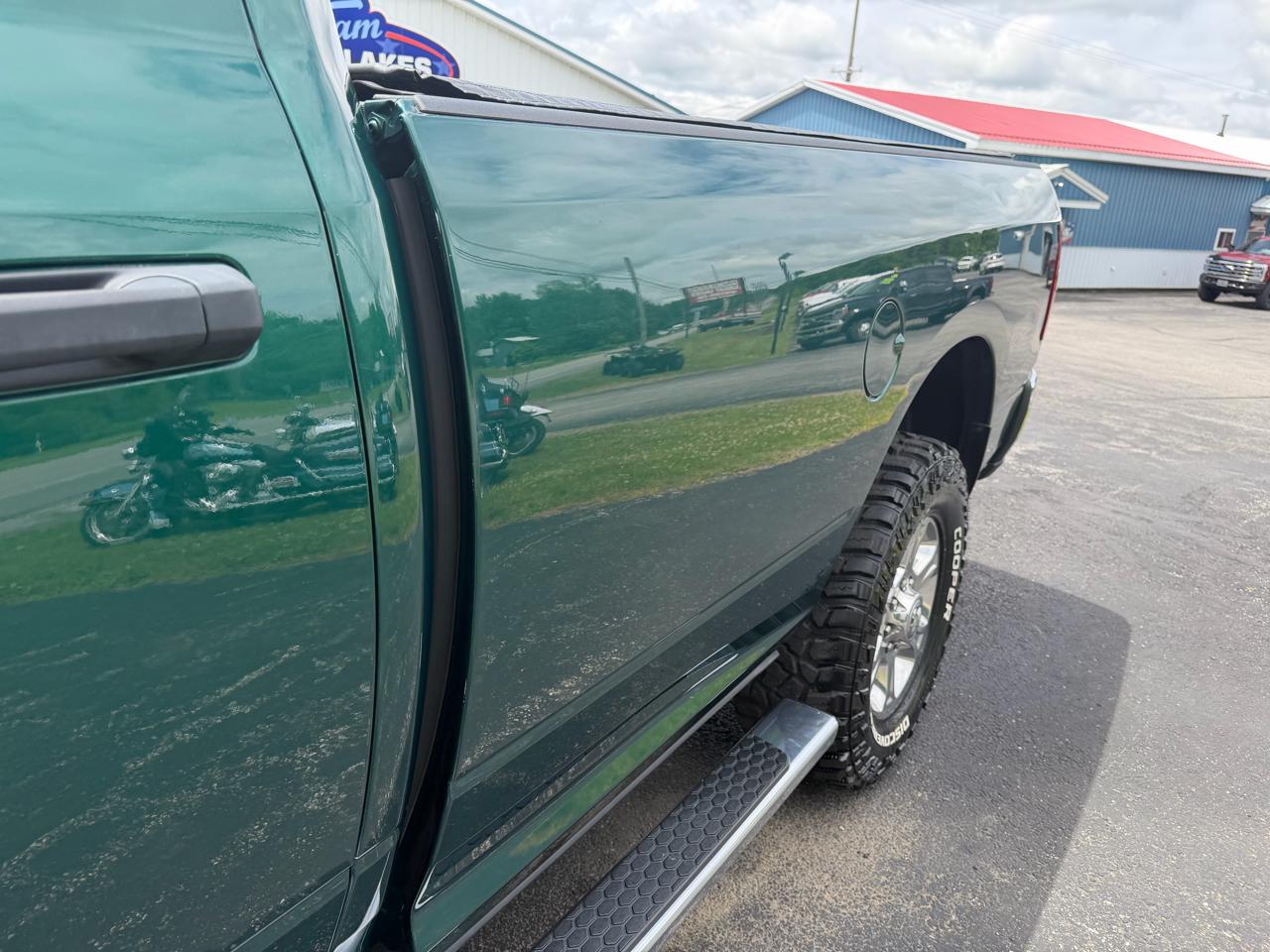 RAM 3500 Big Horn 4x4 Crew Cab 8' Box 2022