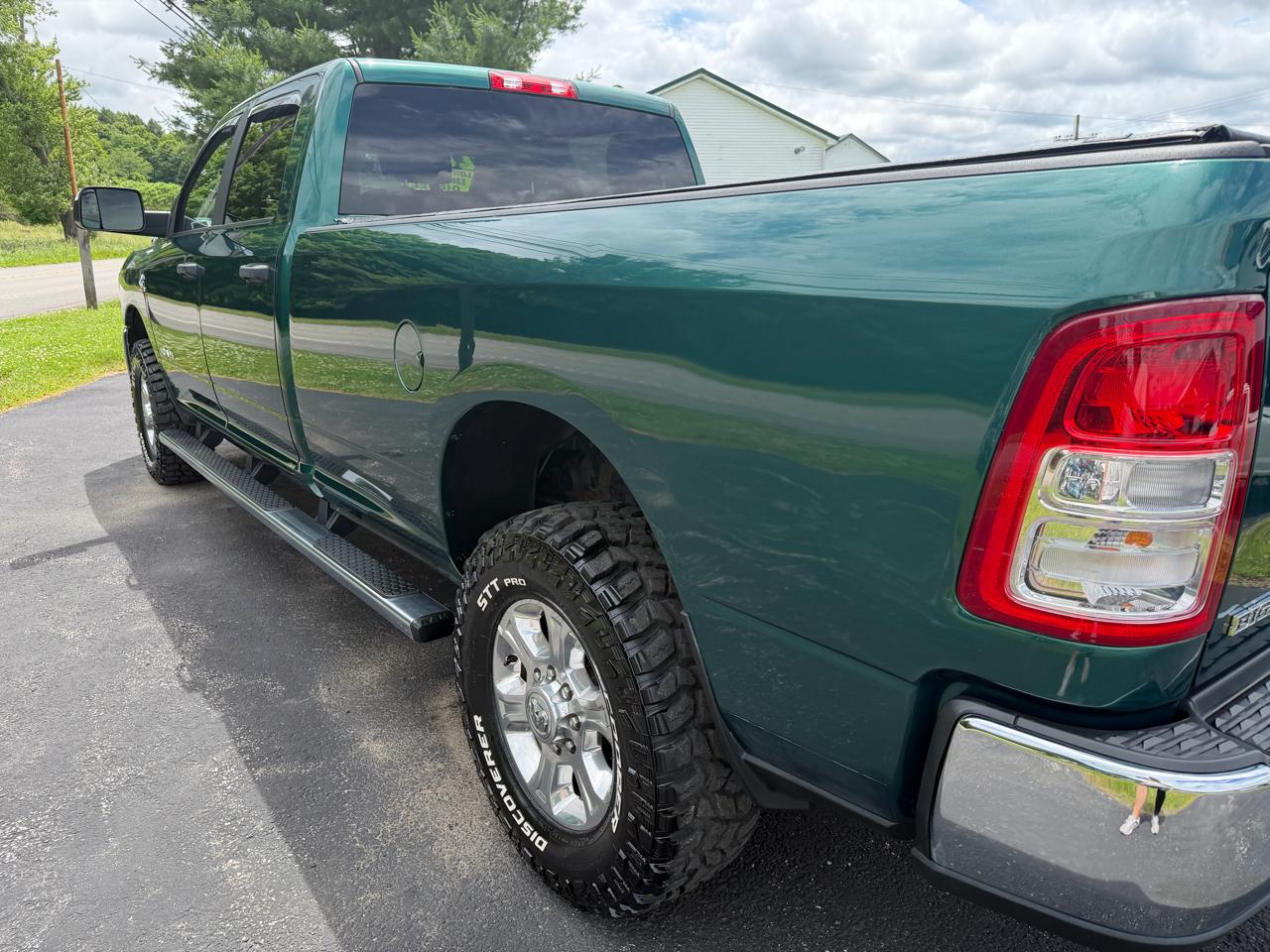 RAM 3500 Big Horn 4x4 Crew Cab 8' Box 2022