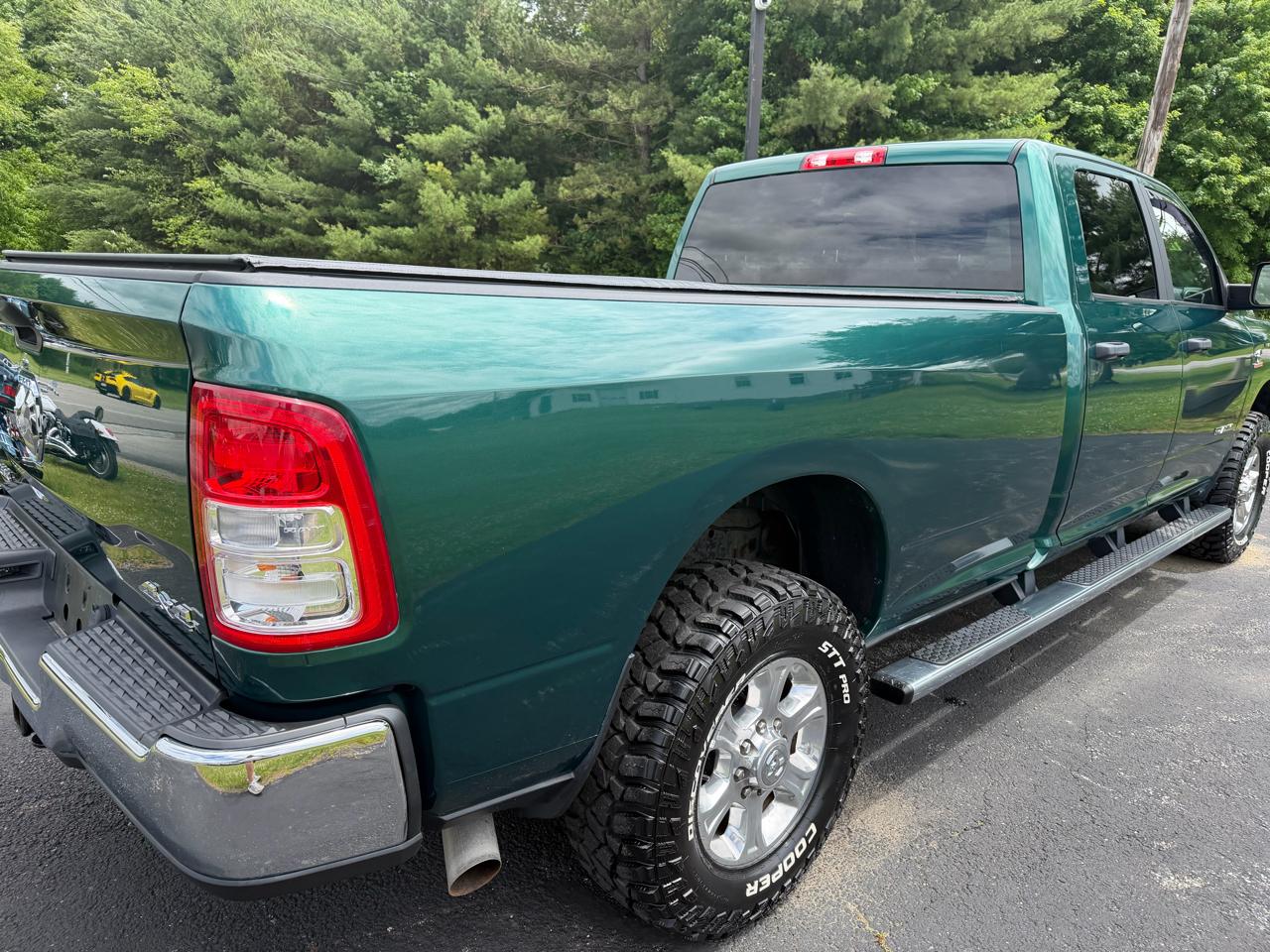 RAM 3500 Big Horn 4x4 Crew Cab 8' Box 2022