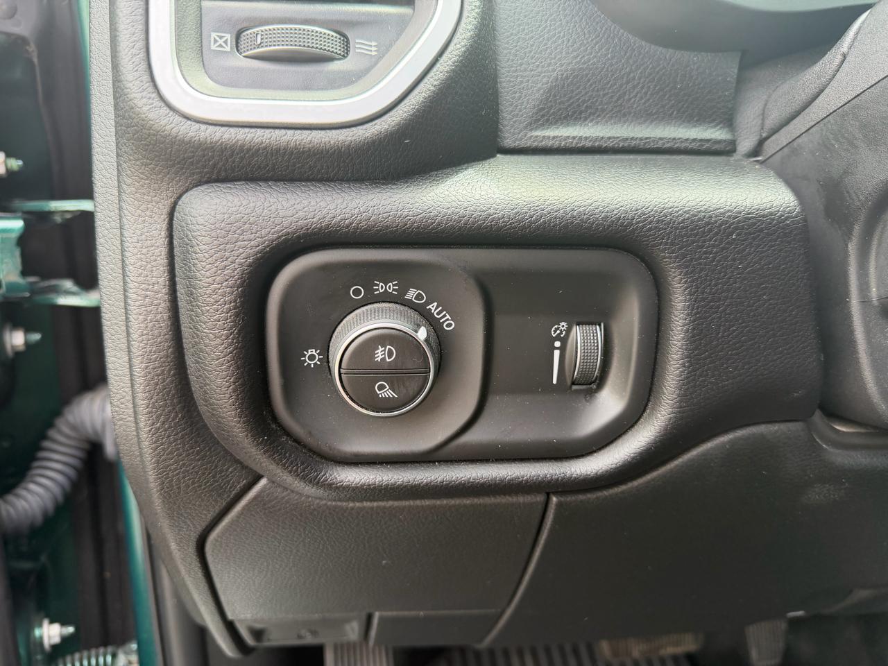 RAM 3500 Big Horn 4x4 Crew Cab 8' Box 2022