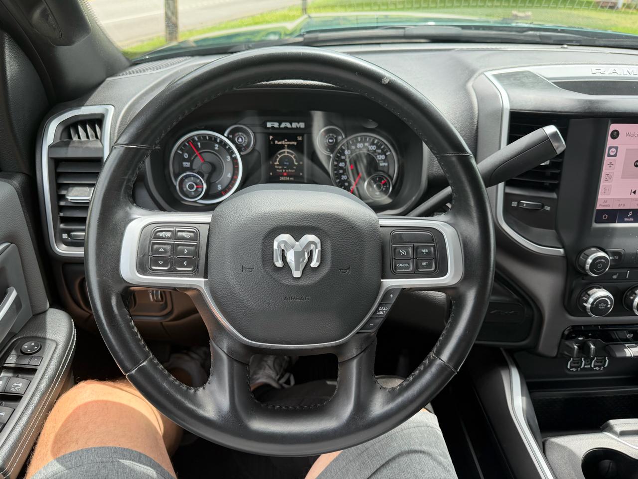 RAM 3500 Big Horn 4x4 Crew Cab 8' Box 2022