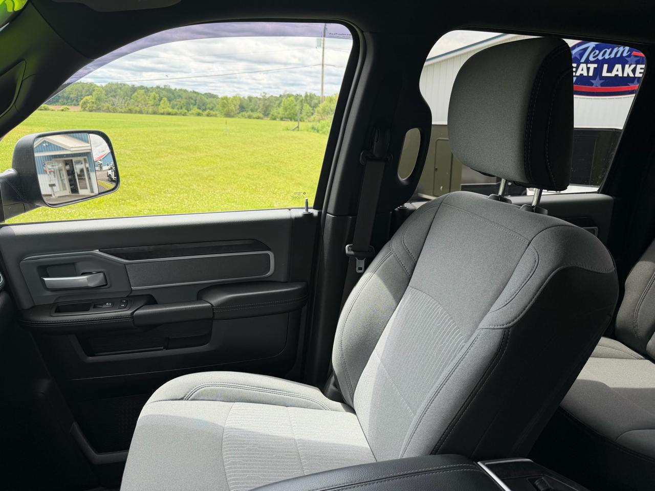 RAM 3500 Big Horn 4x4 Crew Cab 8' Box 2022