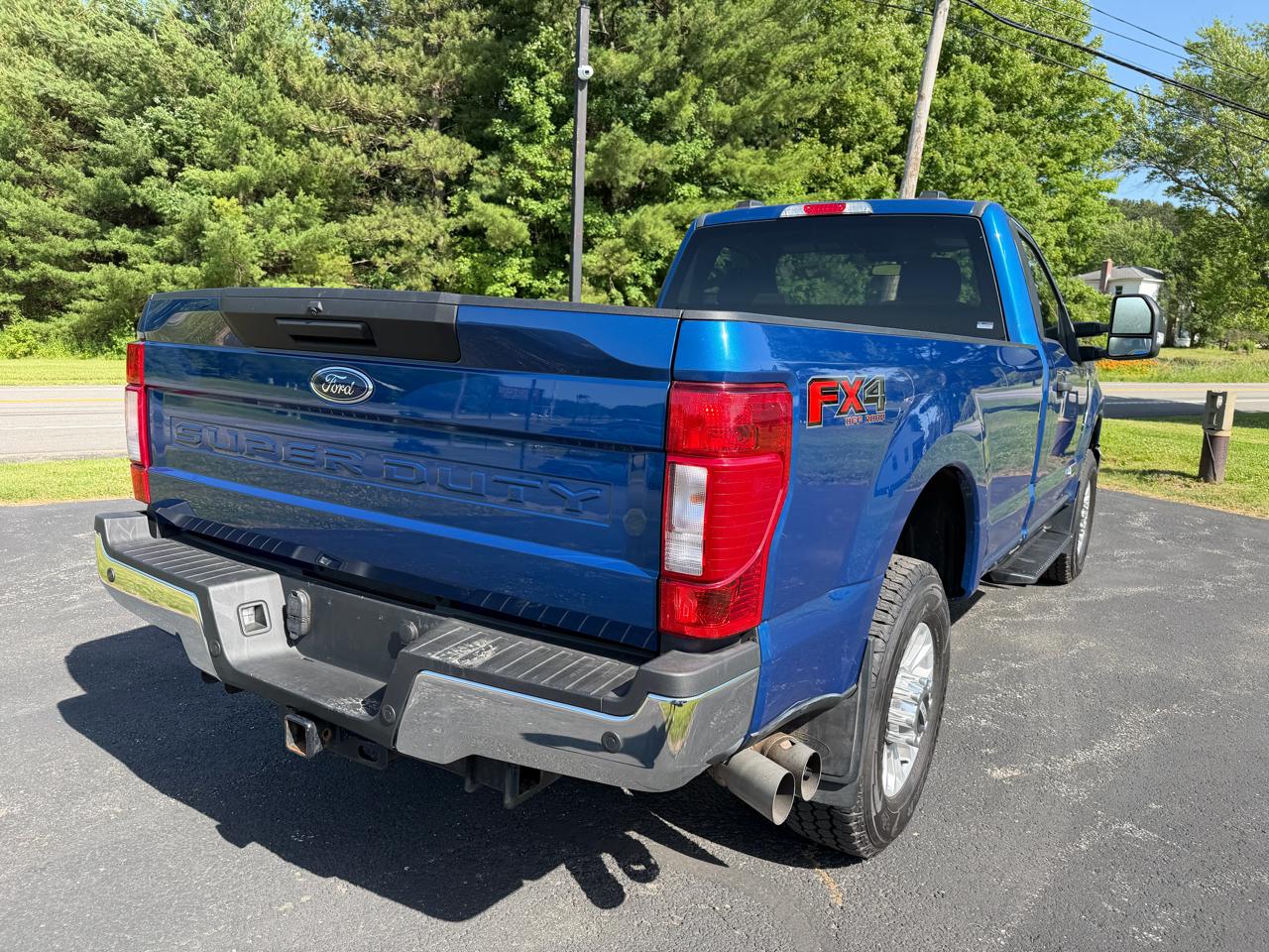 Ford Super Duty F-350 SRW XLT 4WD Reg Cab 8' Box 2022