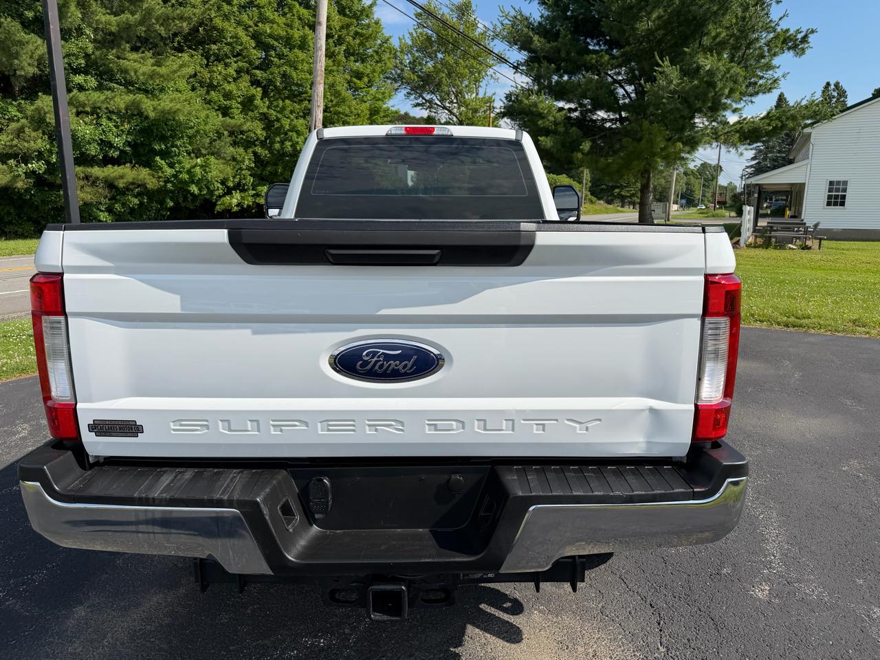 Ford Super Duty F-350 SRW XLT 4WD Reg Cab 8' Box 2017
