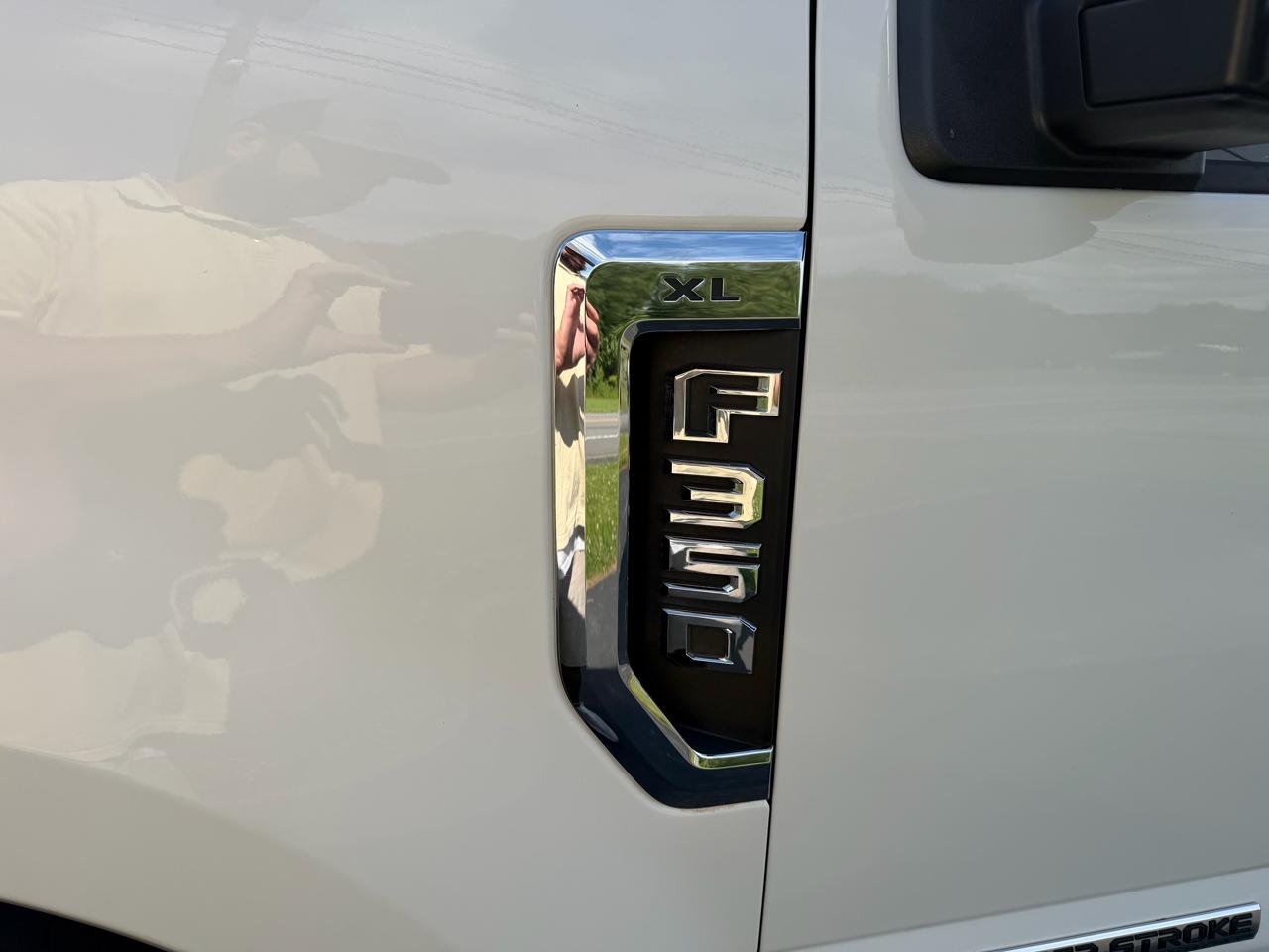 Ford Super Duty F-350 SRW XLT 4WD Reg Cab 8' Box 2017