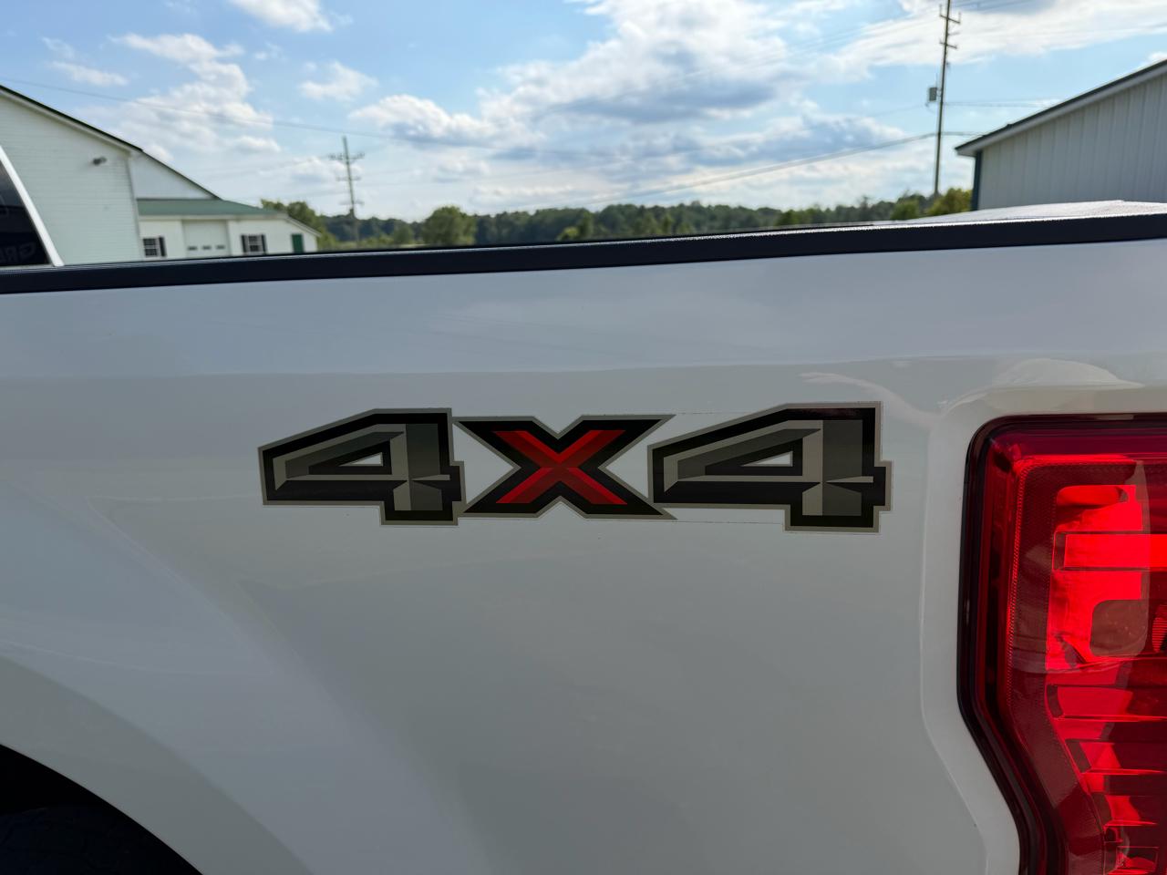 Ford Super Duty F-350 SRW XLT 4WD Reg Cab 8' Box 2017