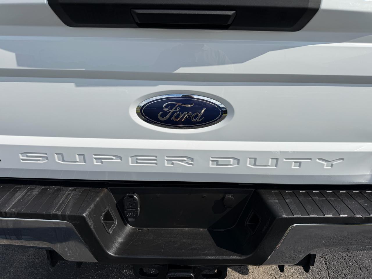 Ford Super Duty F-350 SRW XLT 4WD Reg Cab 8' Box 2017