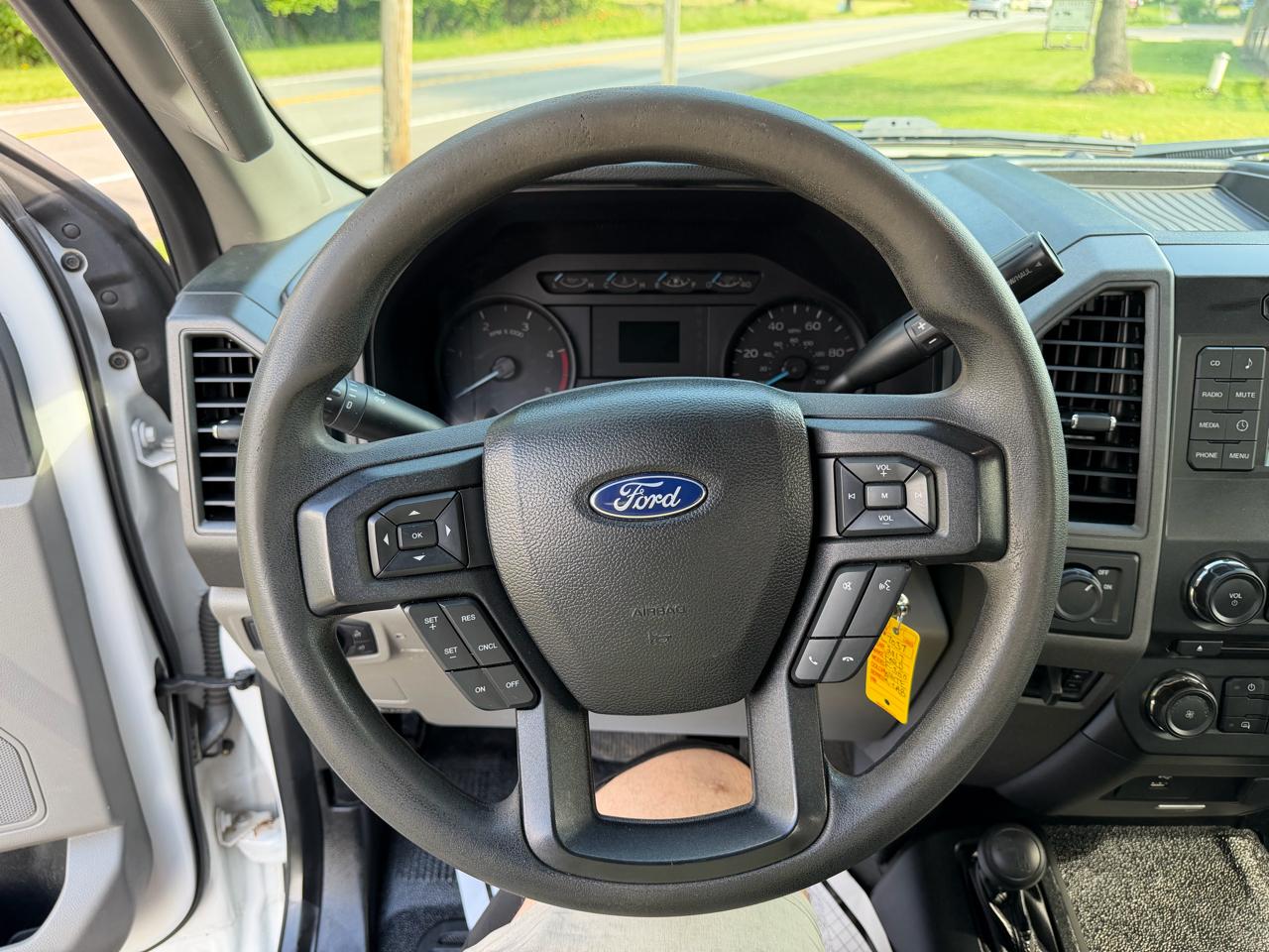 Ford Super Duty F-350 SRW XLT 4WD Reg Cab 8' Box 2017