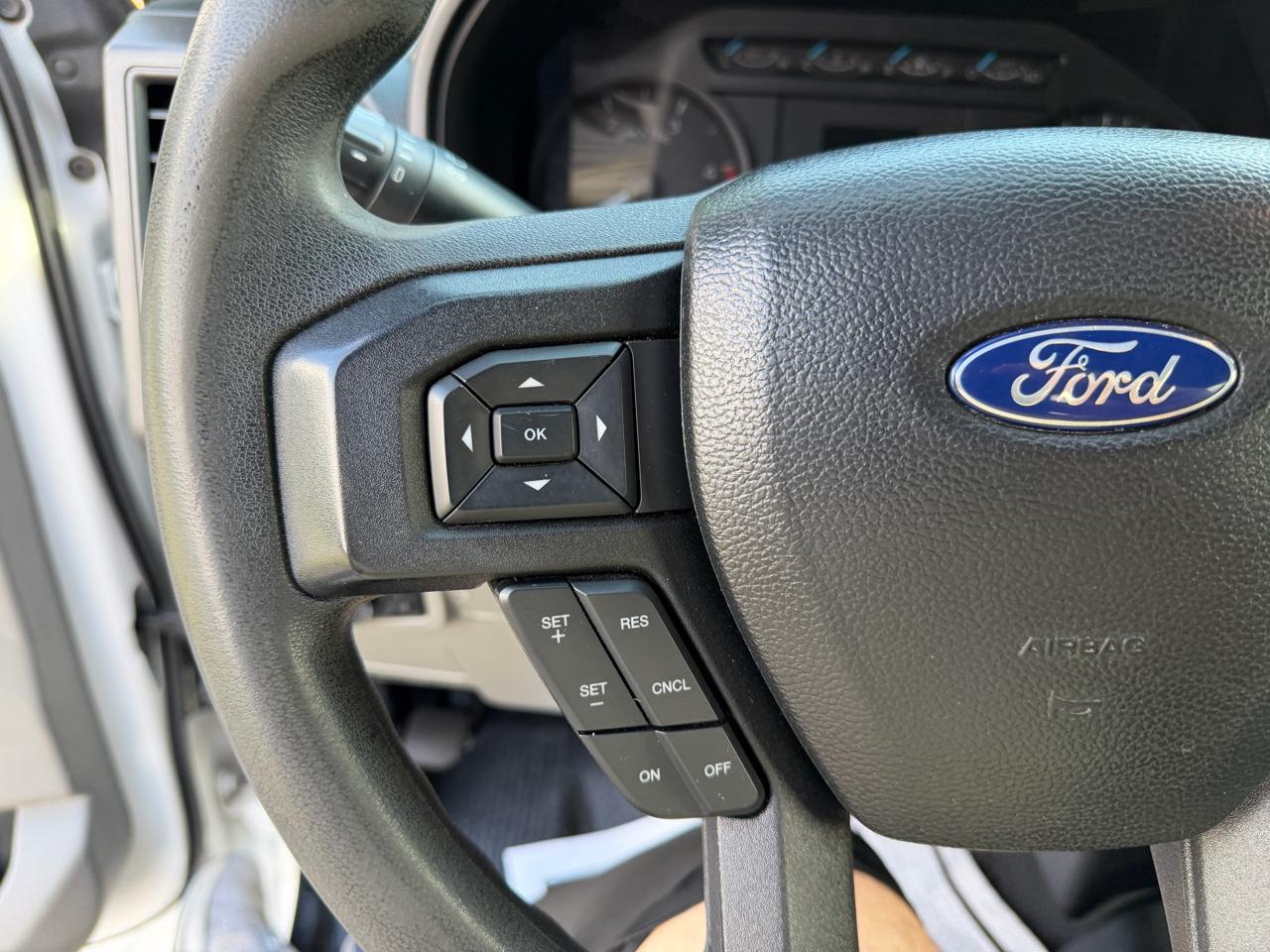 Ford Super Duty F-350 SRW XLT 4WD Reg Cab 8' Box 2017