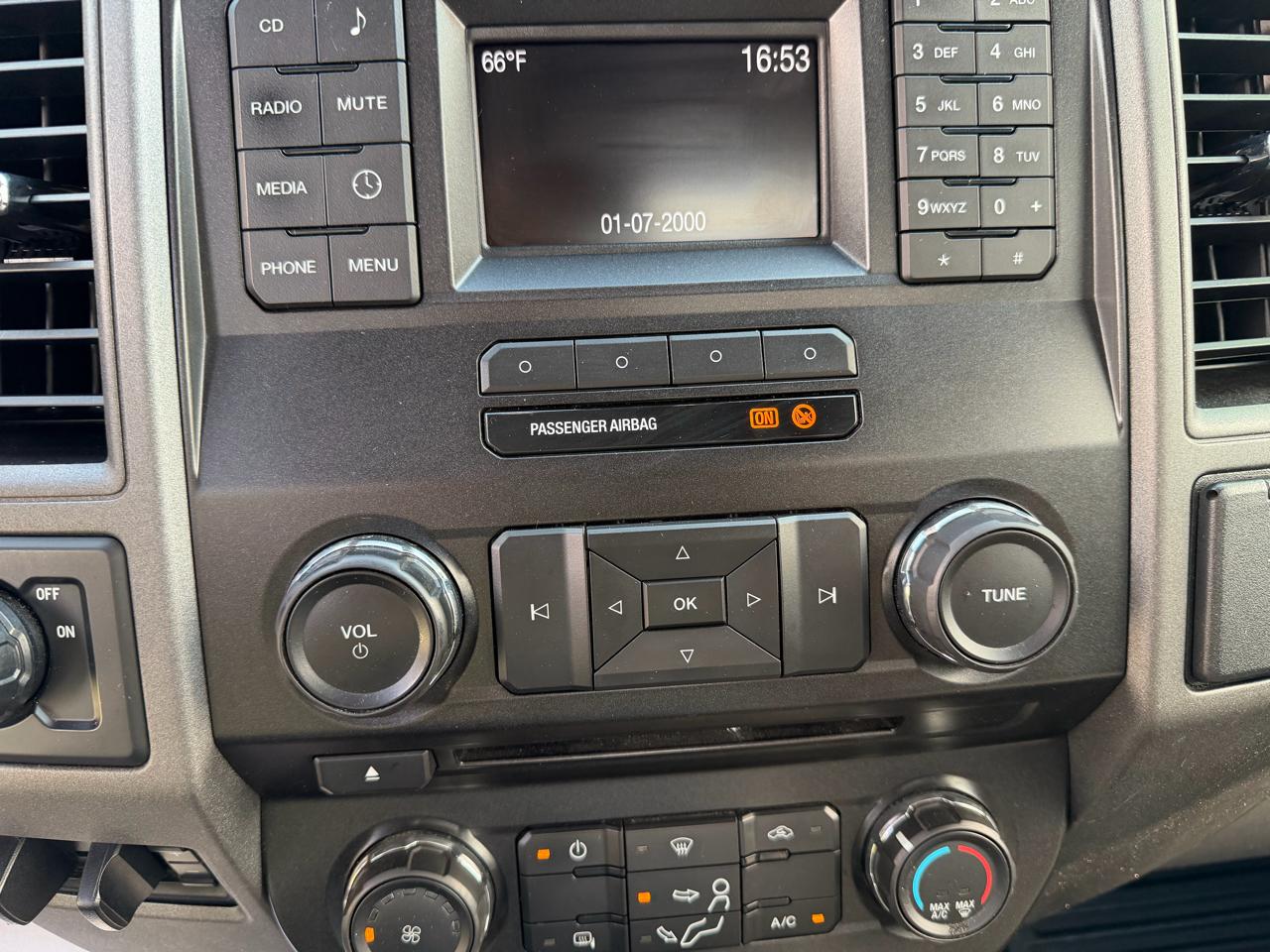 Ford Super Duty F-350 SRW XLT 4WD Reg Cab 8' Box 2017
