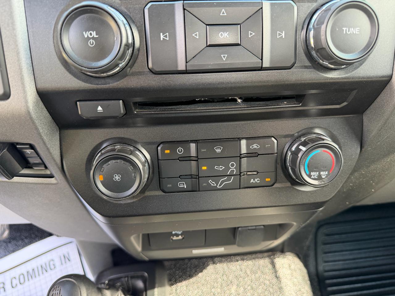 Ford Super Duty F-350 SRW XLT 4WD Reg Cab 8' Box 2017