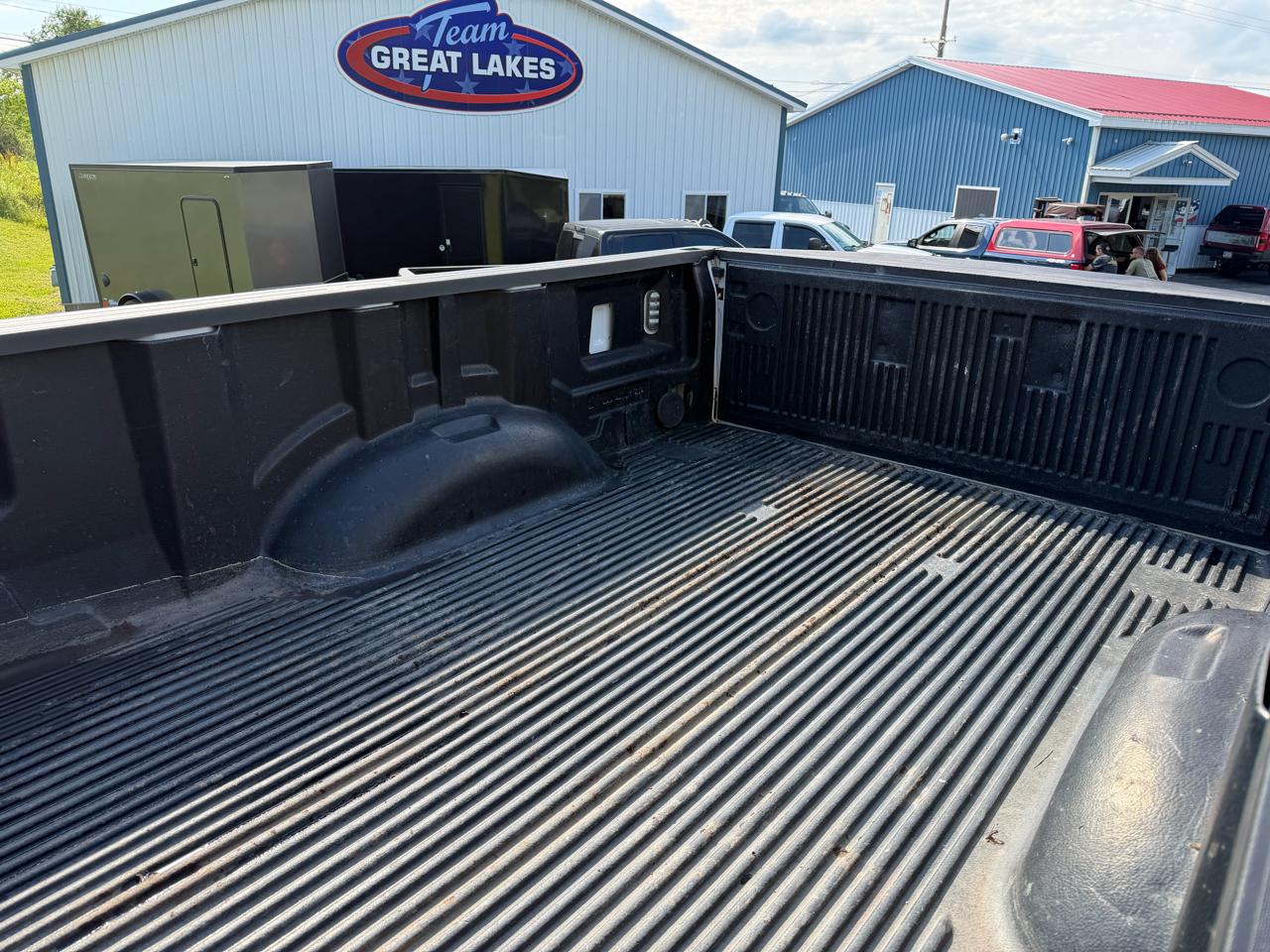Ford Super Duty F-350 SRW XLT 4WD Reg Cab 8' Box 2017