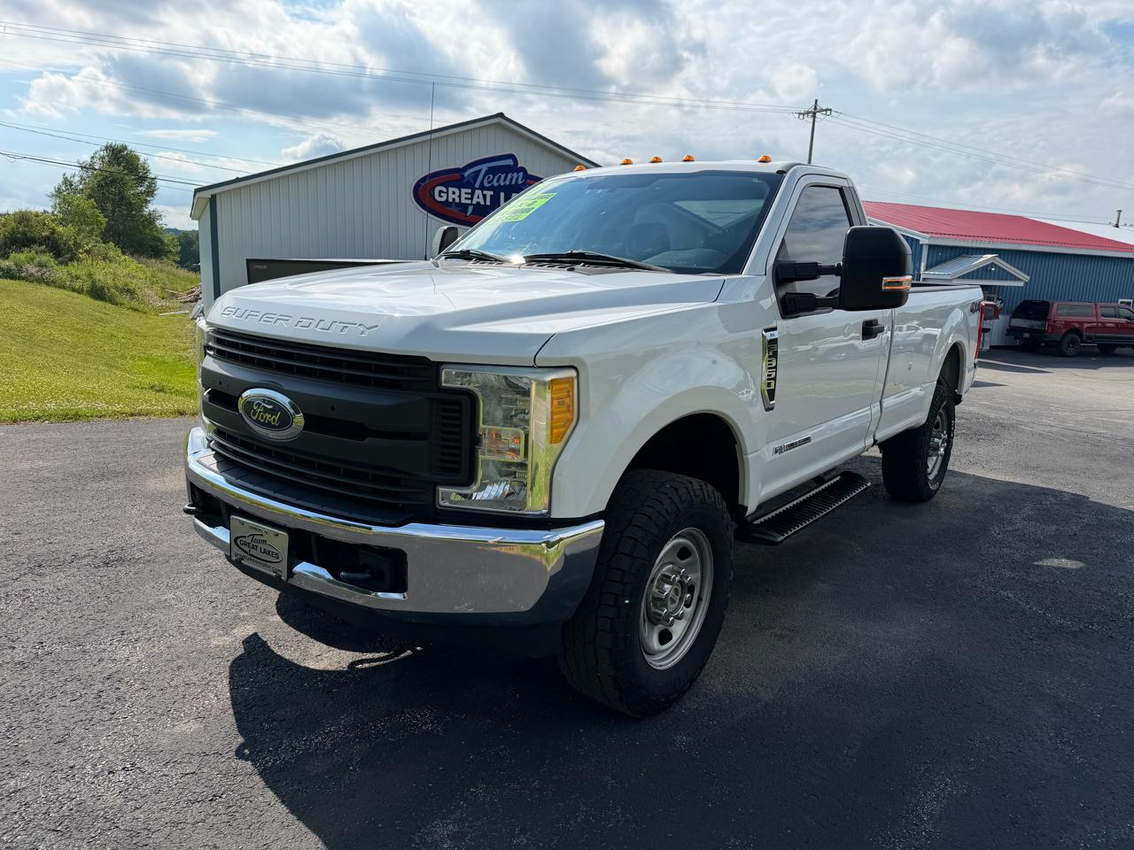Ford Super Duty F-350 SRW XLT 4WD Reg Cab 8' Box 2017