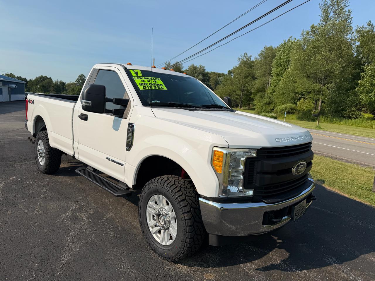 Ford Super Duty F-350 SRW XLT 4WD Reg Cab 8' Box 2017