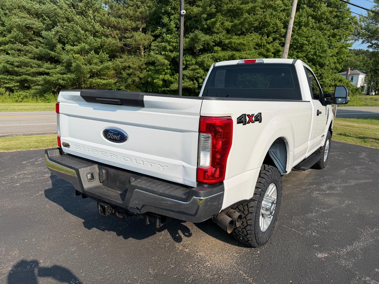 Ford Super Duty F-350 SRW XLT 4WD Reg Cab 8' Box 2017