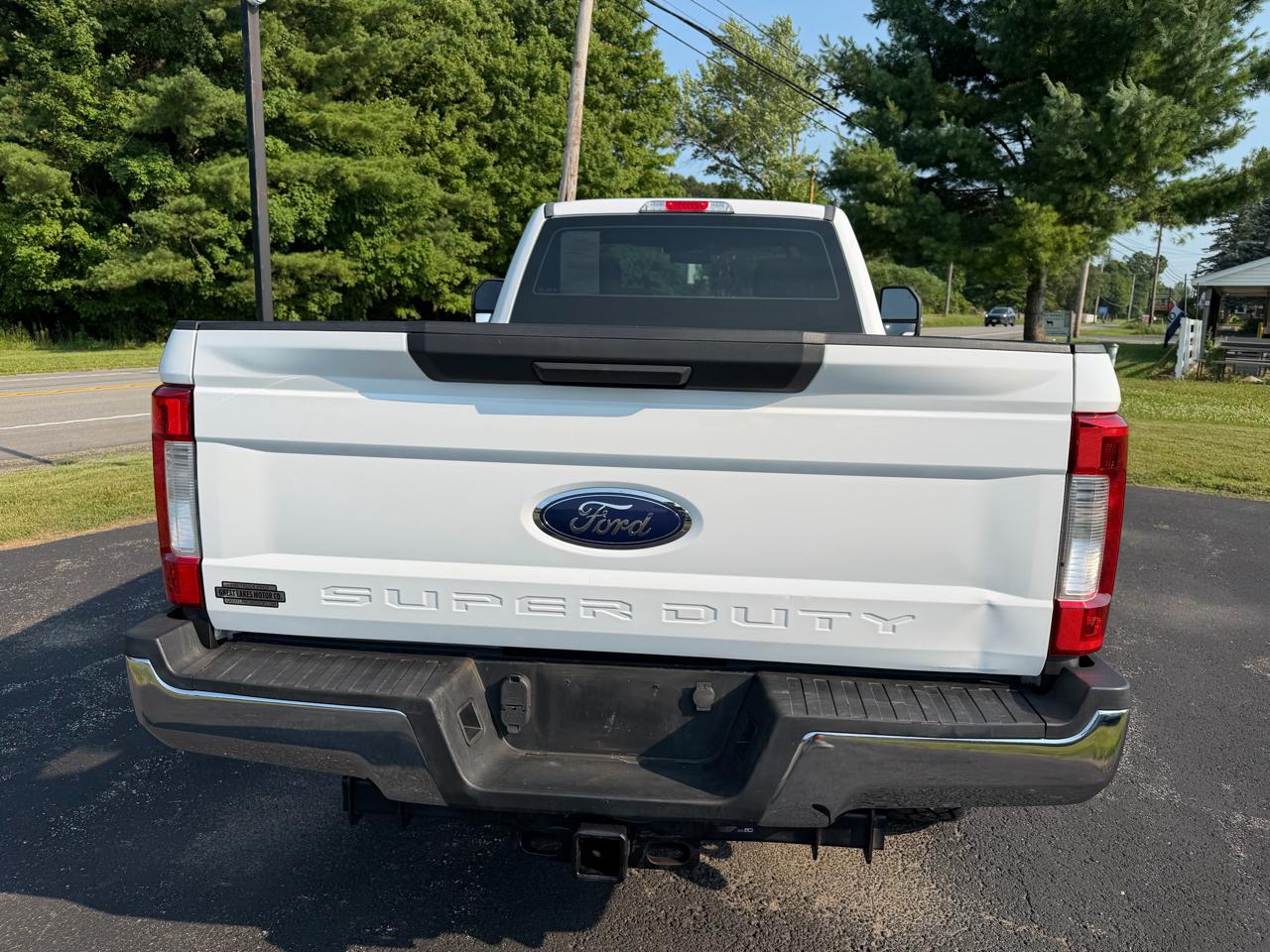 Ford Super Duty F-350 SRW XLT 4WD Reg Cab 8' Box 2017