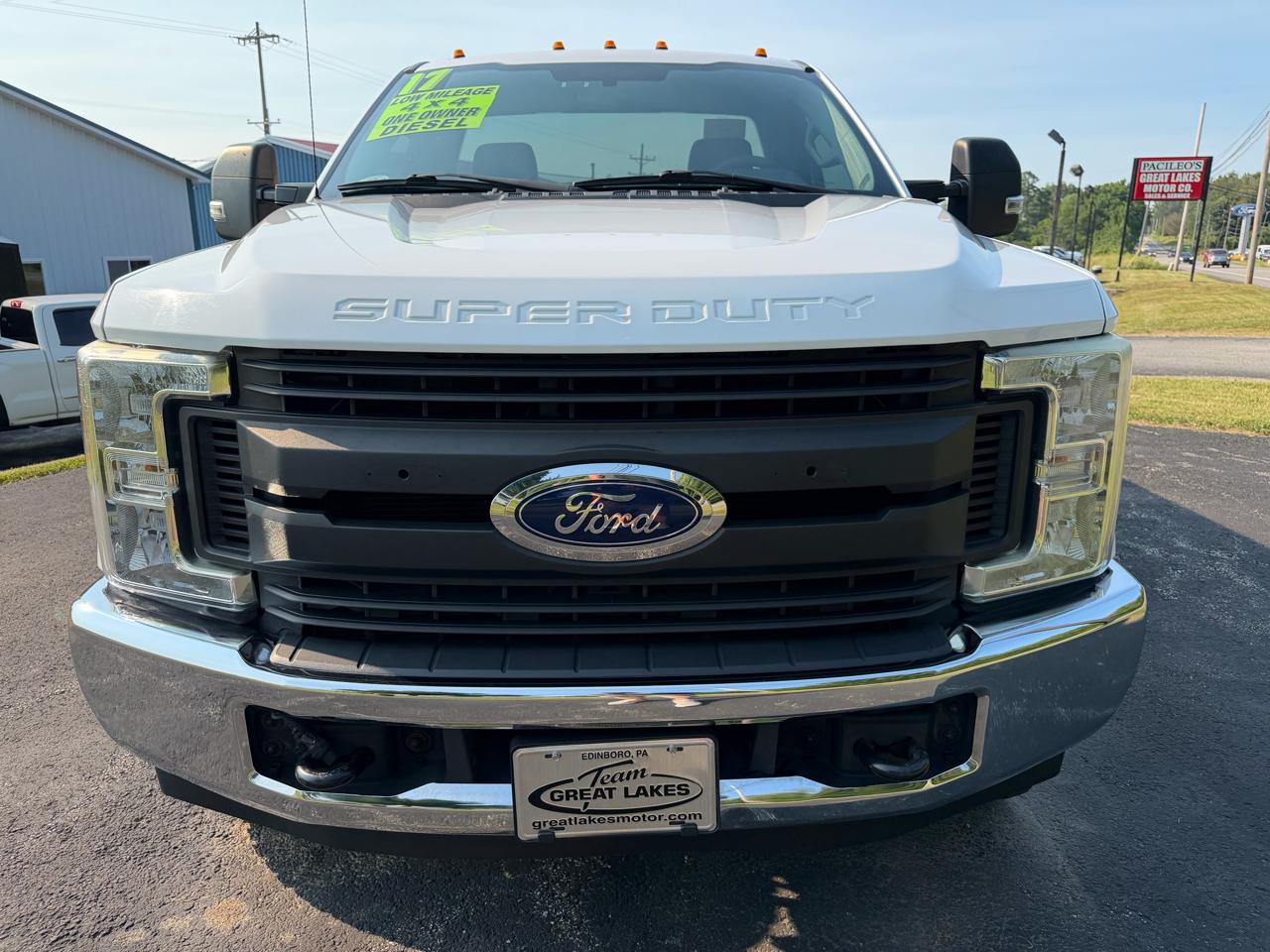 Ford Super Duty F-350 SRW XLT 4WD Reg Cab 8' Box 2017
