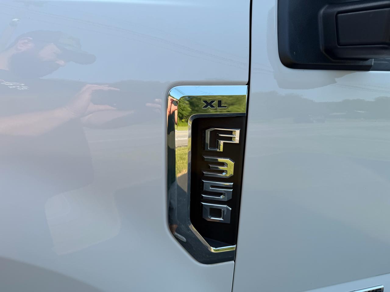 Ford Super Duty F-350 SRW XLT 4WD Reg Cab 8' Box 2017
