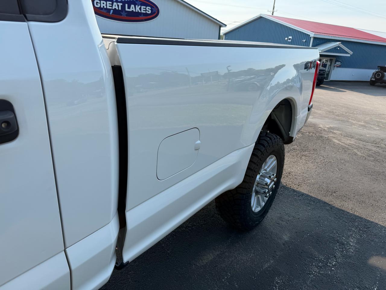 Ford Super Duty F-350 SRW XLT 4WD Reg Cab 8' Box 2017