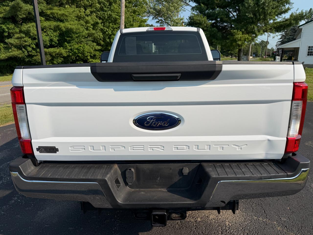 Ford Super Duty F-350 SRW XLT 4WD Reg Cab 8' Box 2017