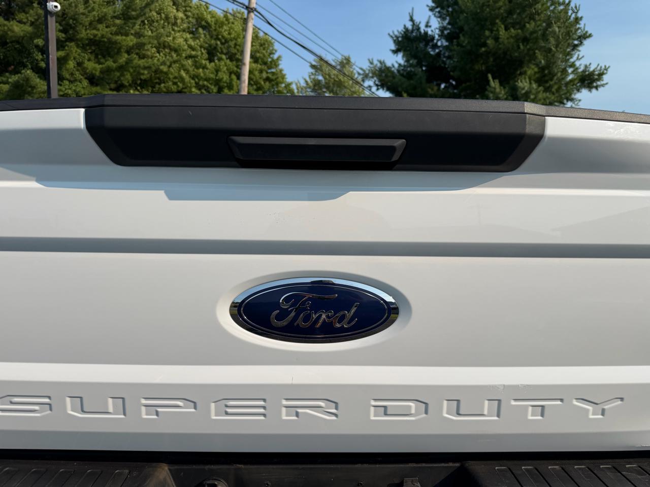Ford Super Duty F-350 SRW XLT 4WD Reg Cab 8' Box 2017
