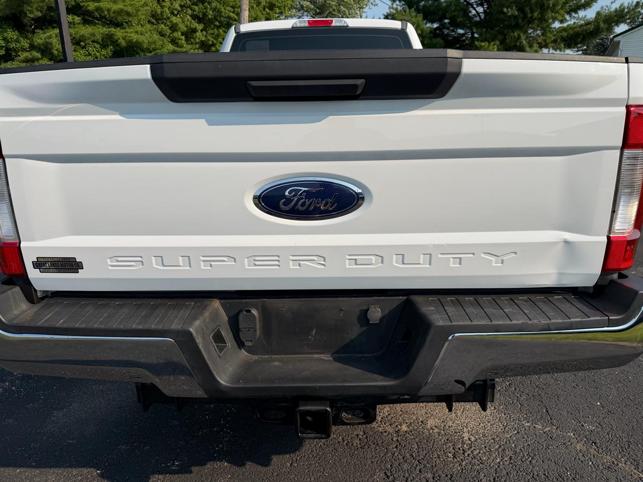 Ford Super Duty F-350 SRW XLT 4WD Reg Cab 8' Box 2017