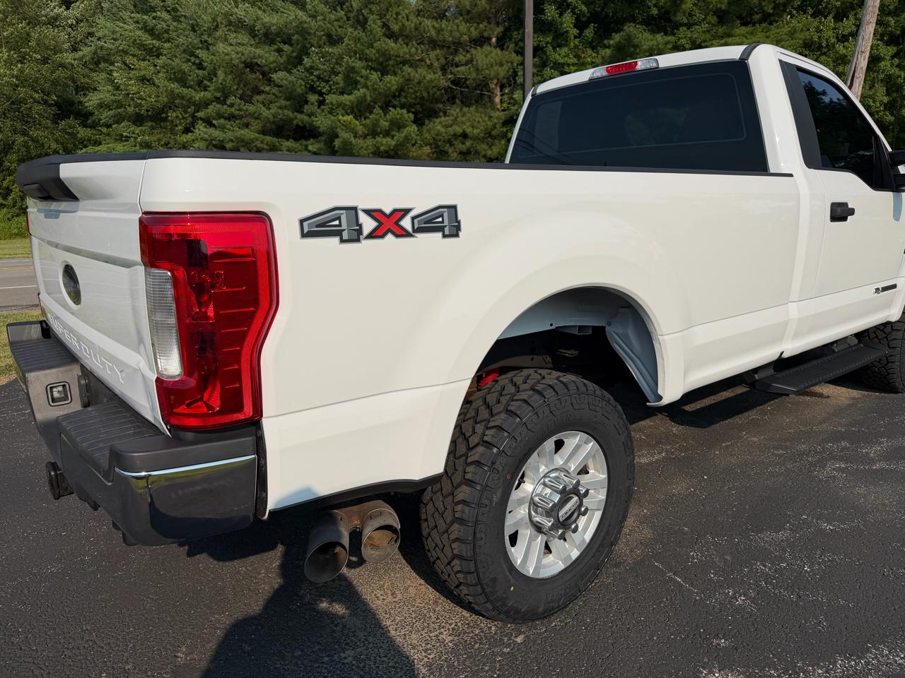 Ford Super Duty F-350 SRW XLT 4WD Reg Cab 8' Box 2017