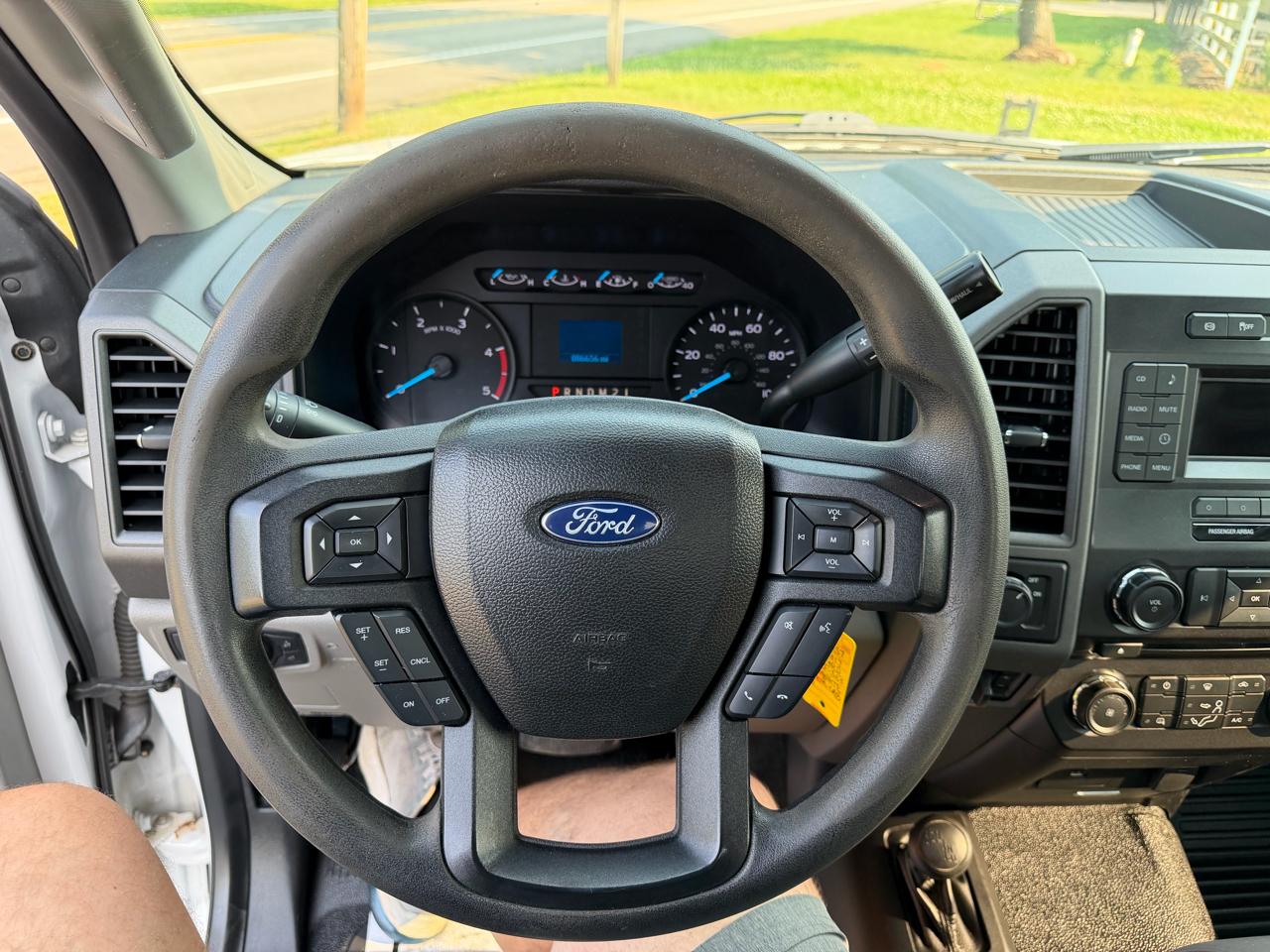 Ford Super Duty F-350 SRW XLT 4WD Reg Cab 8' Box 2017