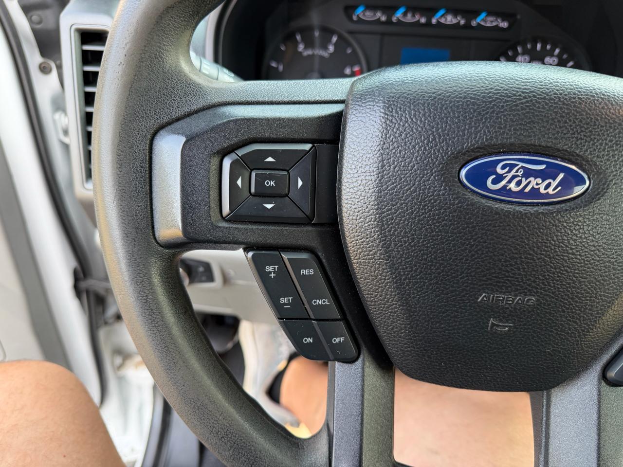 Ford Super Duty F-350 SRW XLT 4WD Reg Cab 8' Box 2017