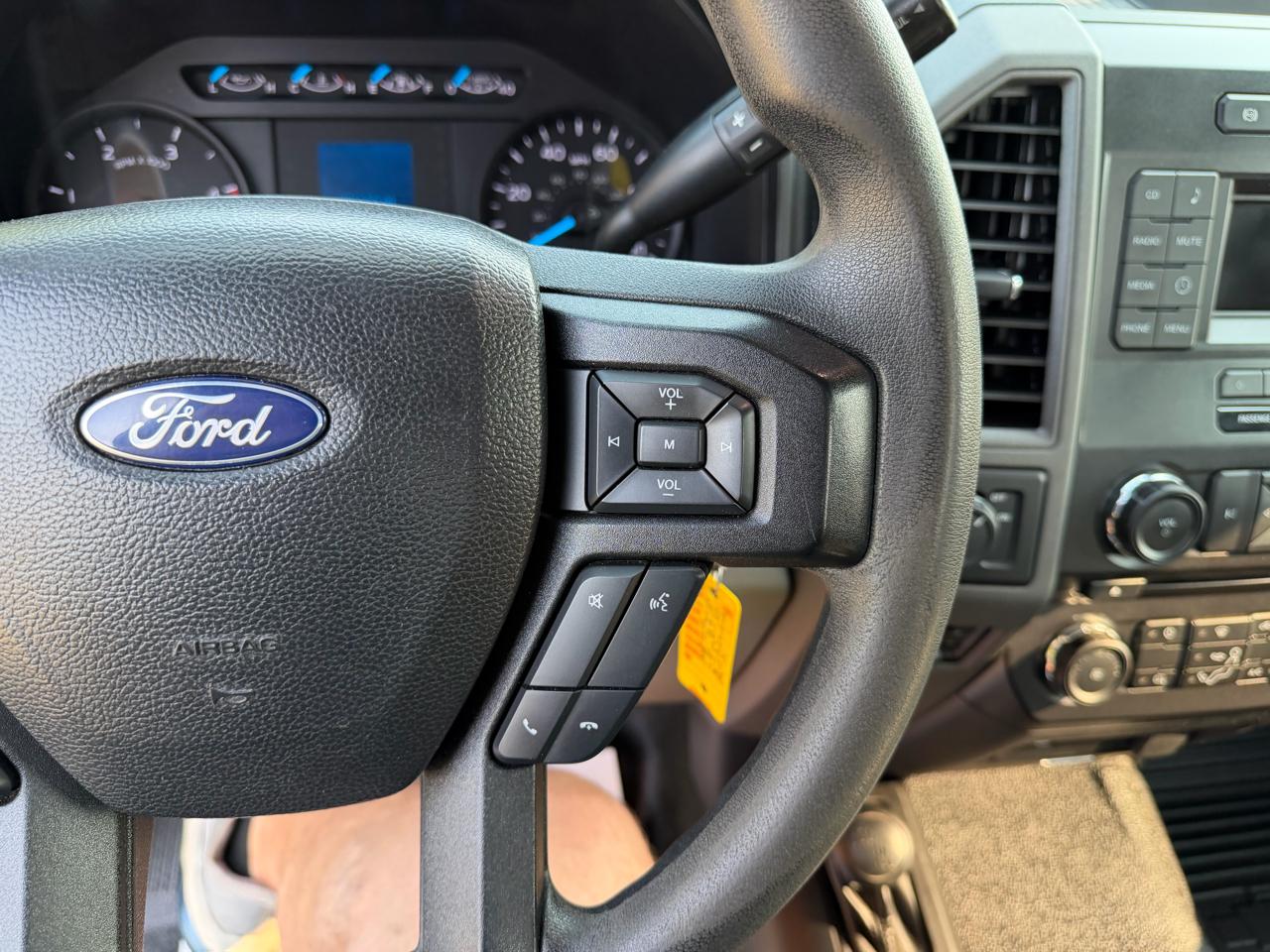 Ford Super Duty F-350 SRW XLT 4WD Reg Cab 8' Box 2017