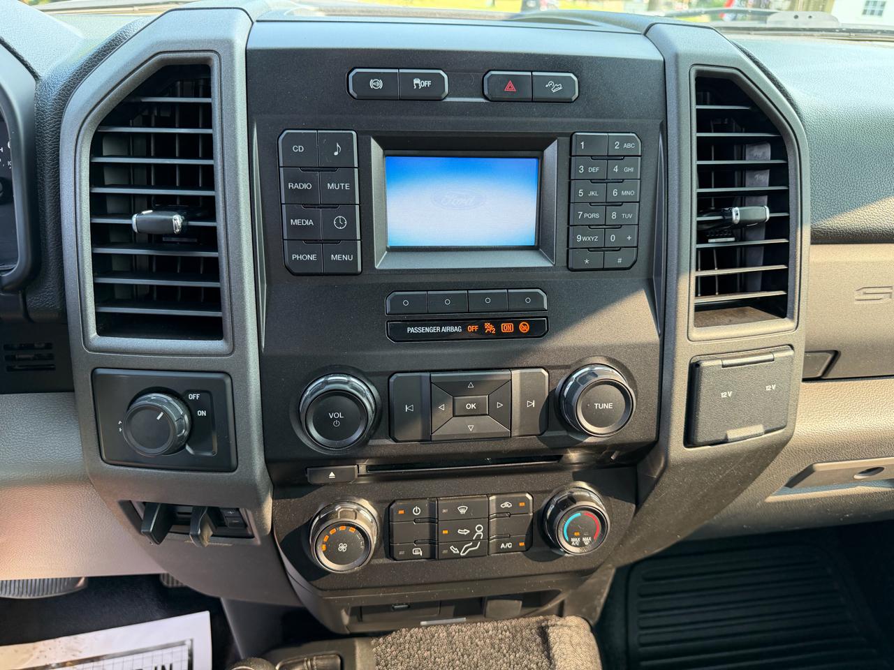 Ford Super Duty F-350 SRW XLT 4WD Reg Cab 8' Box 2017