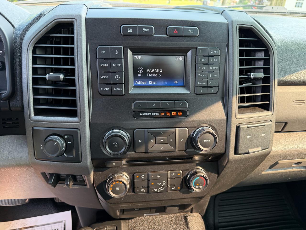 Ford Super Duty F-350 SRW XLT 4WD Reg Cab 8' Box 2017