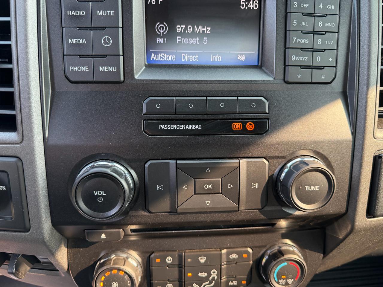 Ford Super Duty F-350 SRW XLT 4WD Reg Cab 8' Box 2017